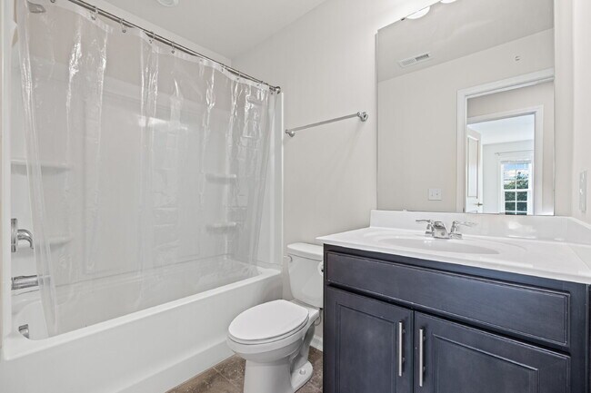 Building Photo - "3-Bed Townhouse Retreat on Elders Story R...