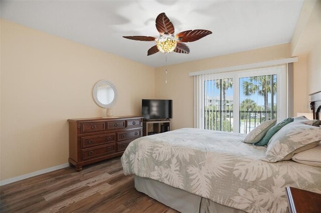 Building Photo - 5557 Sea Forest Dr