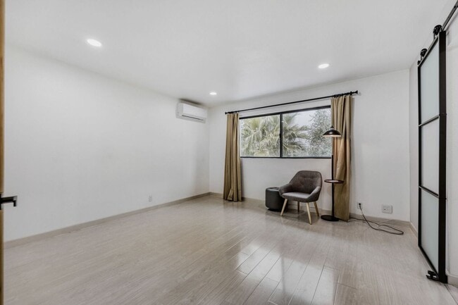 Building Photo - Golf Course Views from LVCC home