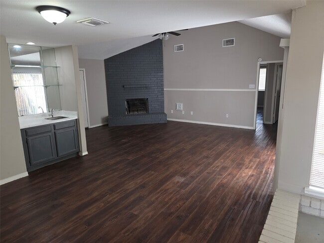 Building Photo - 6303 Gladewell Dr