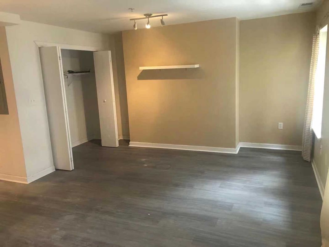 Building Photo - 735 Walnut St