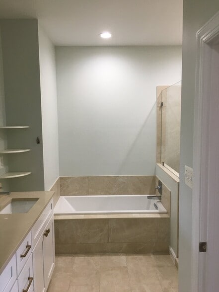 Building Photo - 5053 Donovan Dr