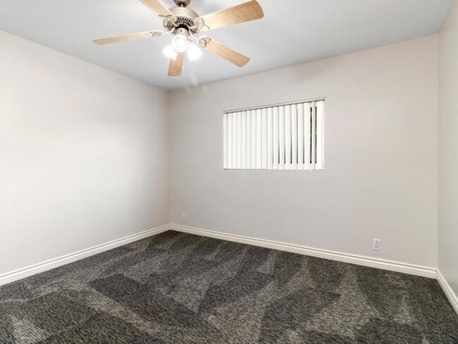 Building Photo - Beautiful Upper Level Condominium Home