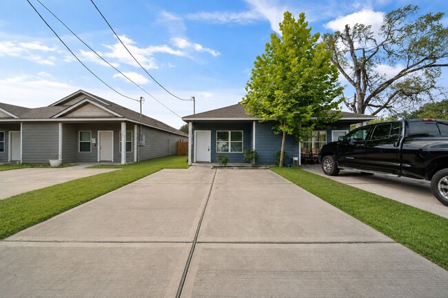 Building Photo - 403 E Avenue G