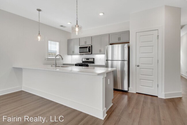 Building Photo - 2 br, 2.5 bath House - 4263 Brevard Blvd