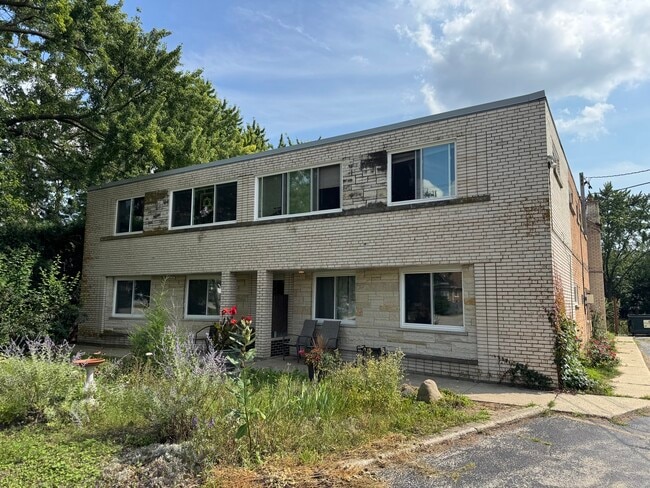 Primary Photo - 29W522 Batavia Rd