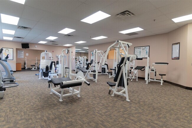 Building Photo - 9523 S Hollybrook Lake Dr