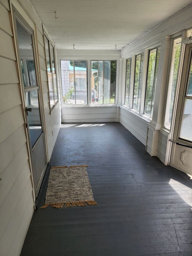 Building Photo - 3634 Kentucky Ave