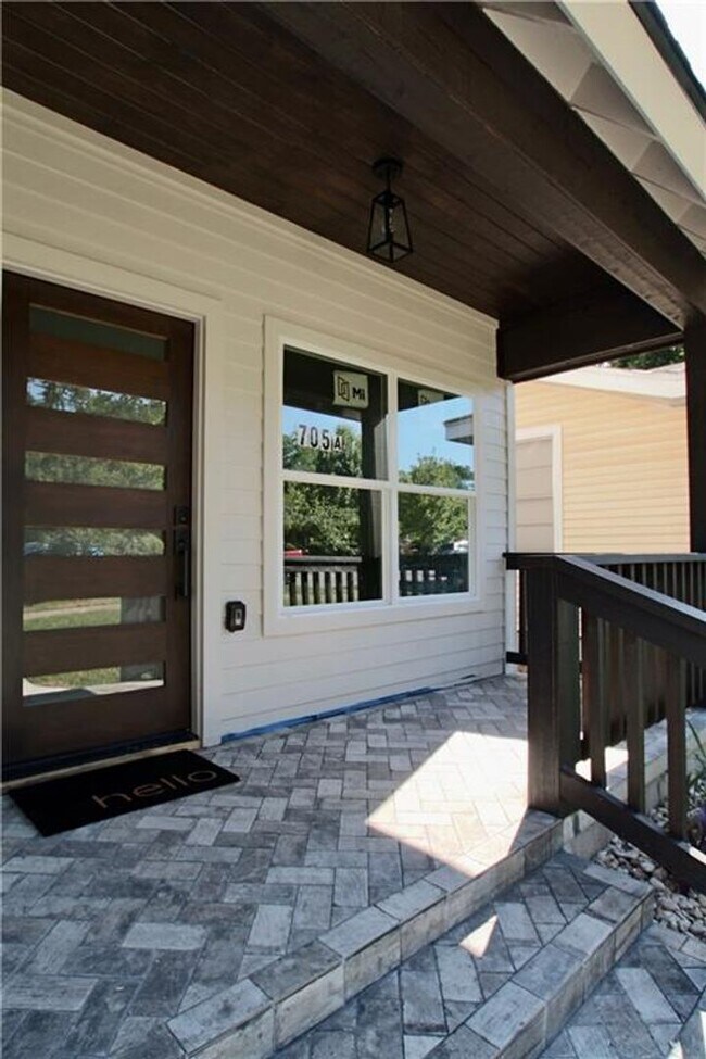 Building Photo - 705 Harris Ave