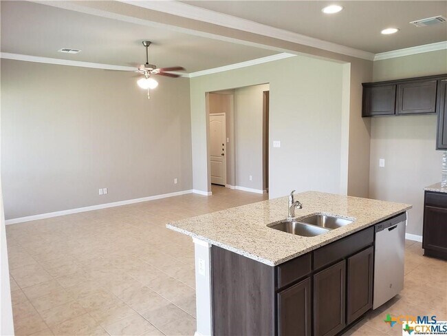 Building Photo - 6127 Fairburn