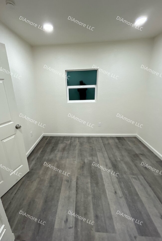 Building Photo - 212 High St