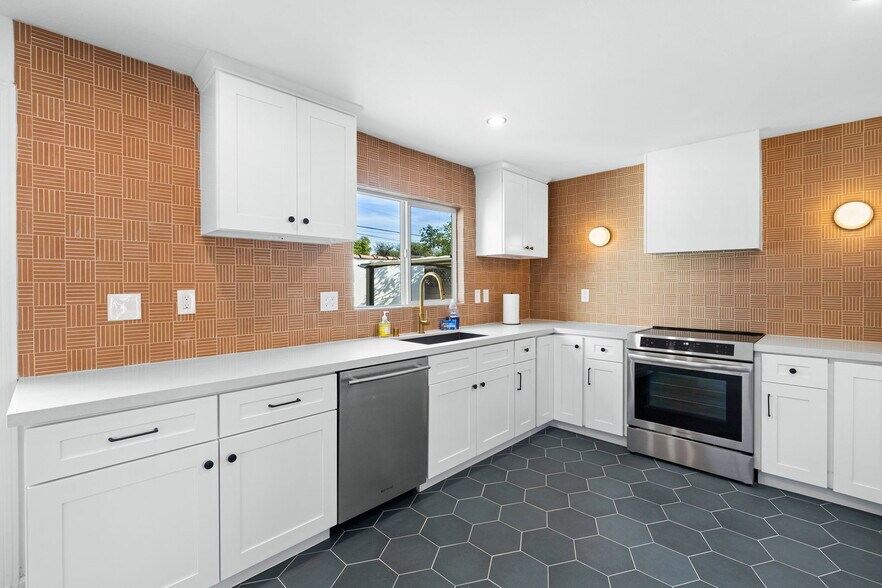 Building Photo - 3758 Gaviota Ave