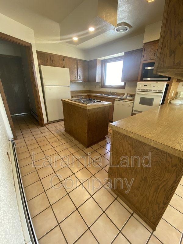 Building Photo - 2664 W Jefferson St