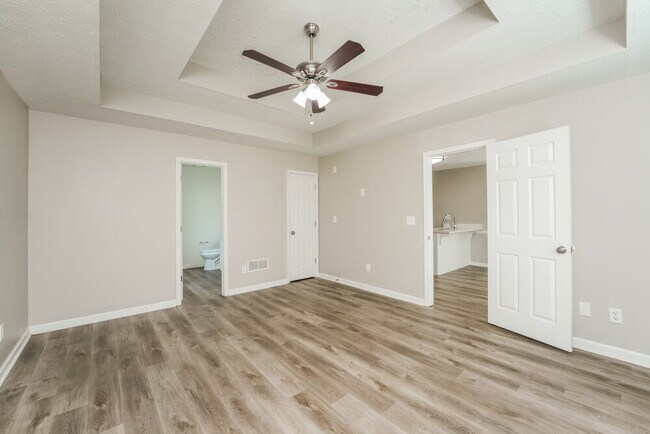 Building Photo - 1530 Range Heights Terrace