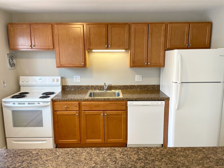 Kitchen - 14 Pierce Ave
