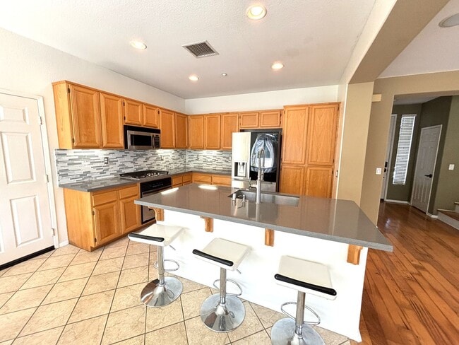 Building Photo - Executive Style Vista Home at an Affordabl...