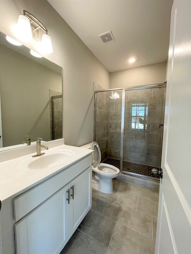 1st flr junior suite bathroom - 3779 Duke Center Way