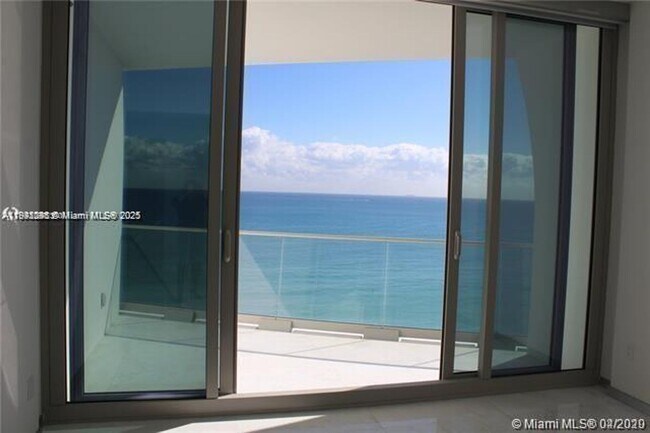 Building Photo - 16901 Collins Ave