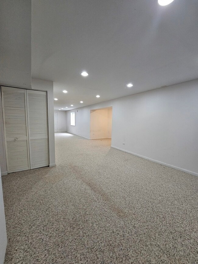 Building Photo - 420 Merry Oaks Rd