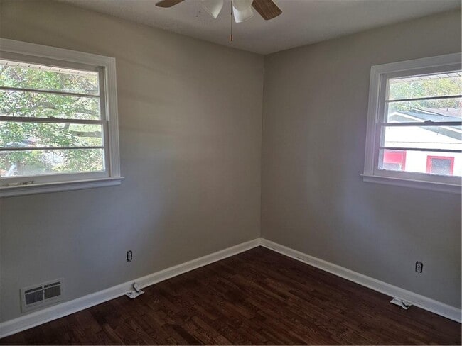 Building Photo - 948 Green Valley Rd SW