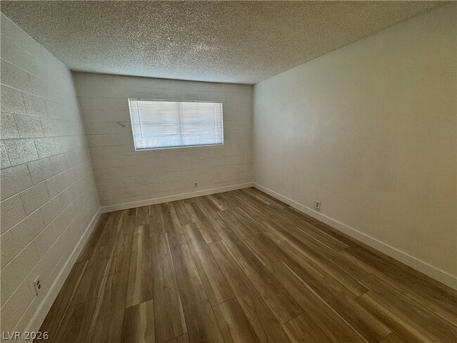 Building Photo - 615 S Royal Crest Cir