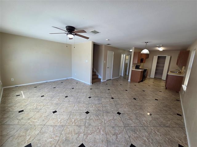 Building Photo - 2326 Kingsway Dr