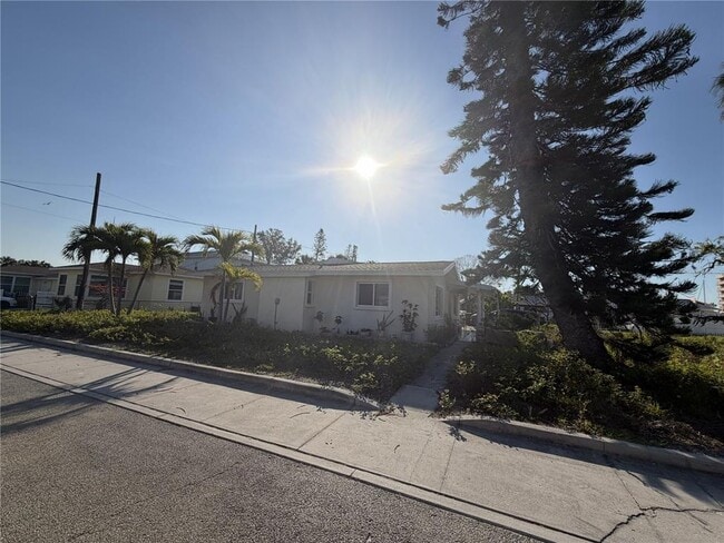 Building Photo - 100 Boca Ciega Dr