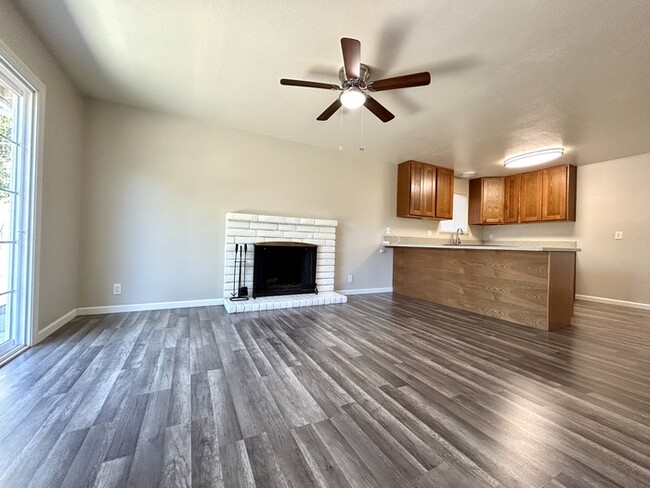 Building Photo - Beautifully updated 4 bedroom located in R...