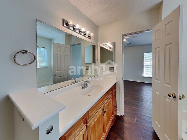 Building Photo - 126 Winborne Dr