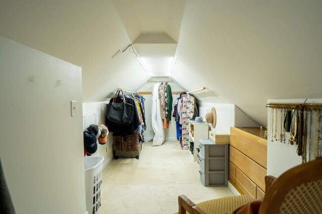 Building Photo - 2917 Hampshire Ave S