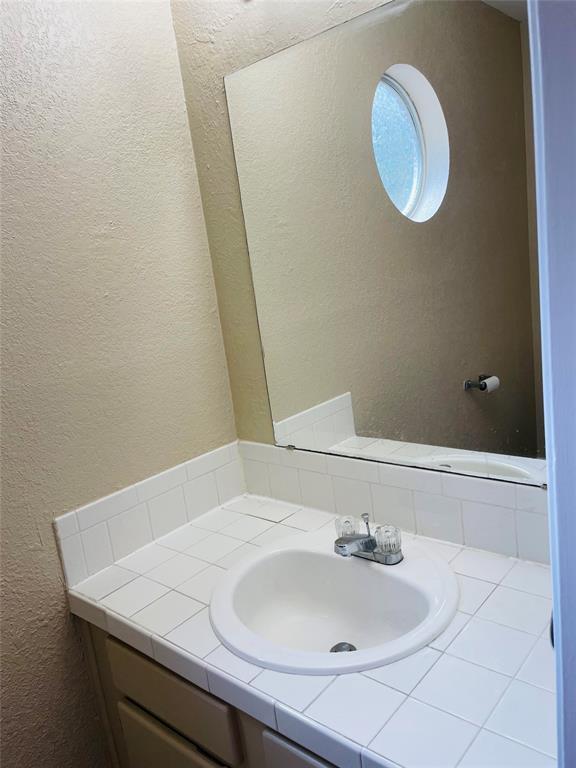 Building Photo - 8322 Greenslope Dr
