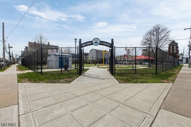 Building Photo - 455 Fulton St