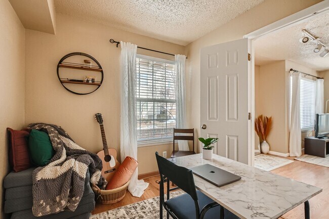 Building Photo - Beautiful 2 bed 1 bath Condo in Aurora
