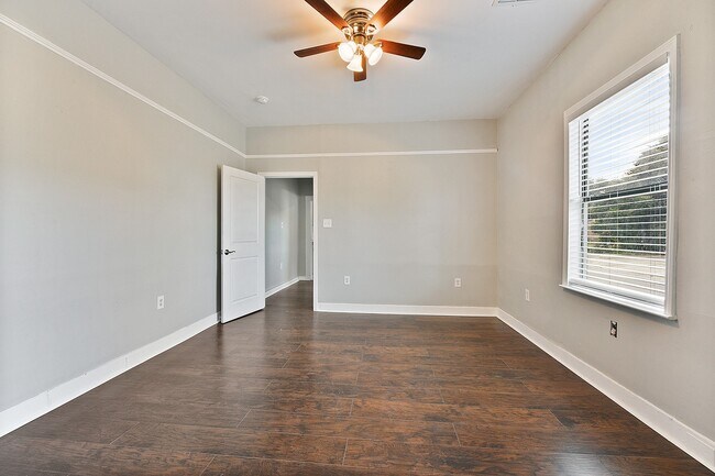 Building Photo - 1501-1503 Desire