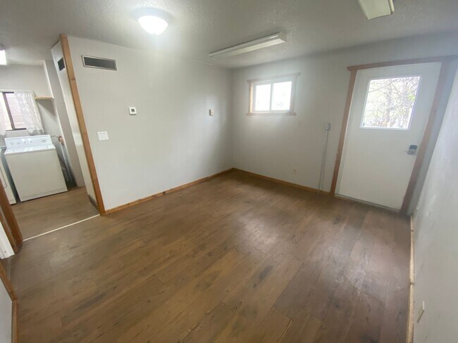 Building Photo - 24 S Woodard Ave