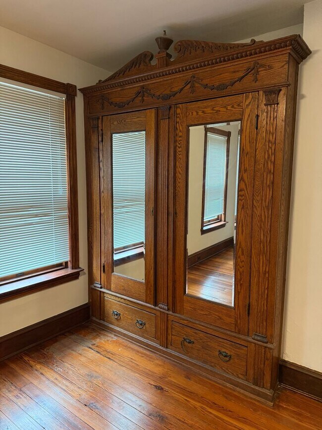 Building Photo - Charming and unique 3 bedroom, 3 bath townhome near Brandywine River and Zoo