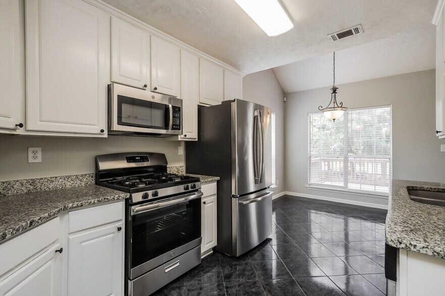 Building Photo - 685 Chaseridge Dr