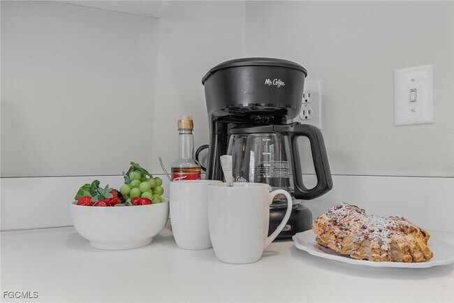 Building Photo - 12131 Summergate Cir