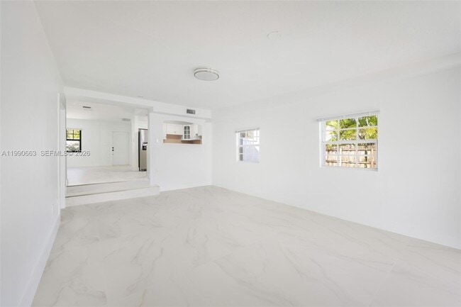 Building Photo - 3640 SW 13th St