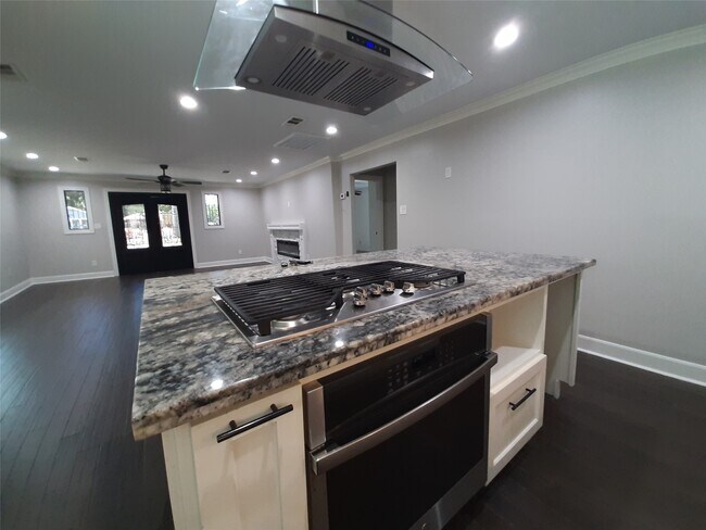 Building Photo - 6115 Glen Lee Dr
