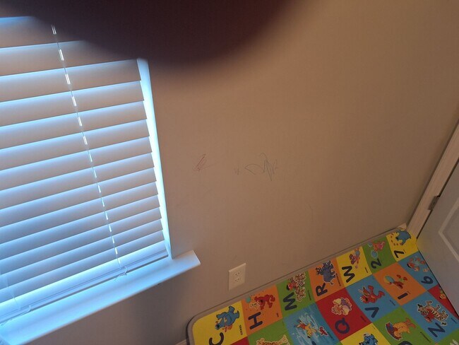 Building Photo - Beautiful Five Bedroom Home Located in Northeast Columbia!