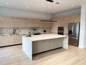 Building Photo - 5371 SW 32nd Terrace