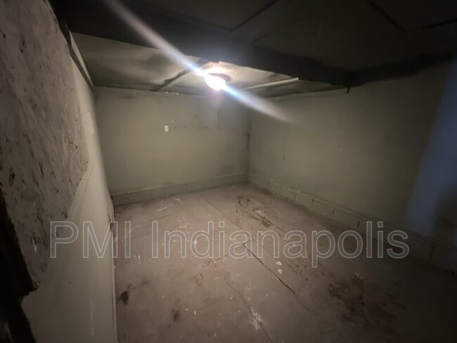 Building Photo - 2107 N Spencer Ave