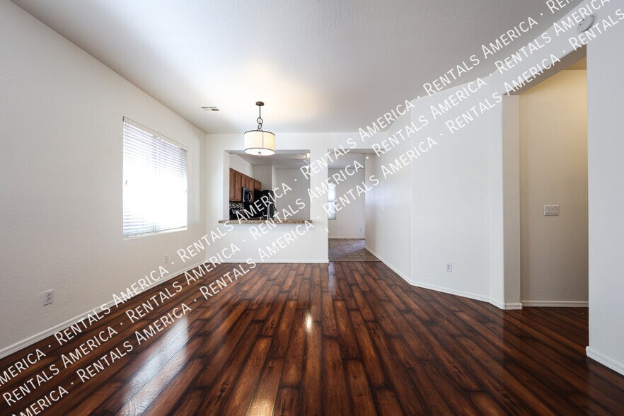 Building Photo - 2010 S Falcon Dr