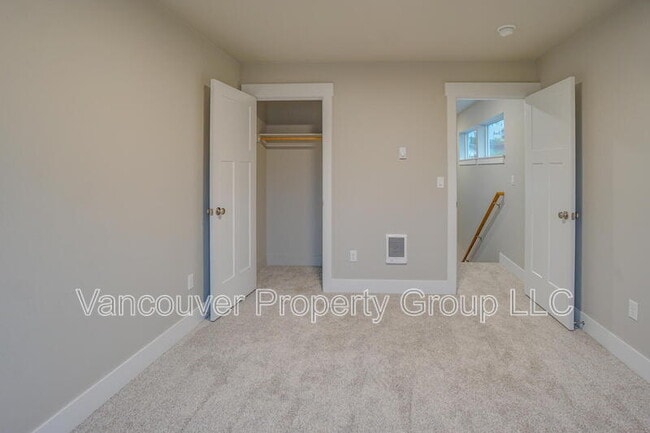 Building Photo - 2215 E Badger Wy