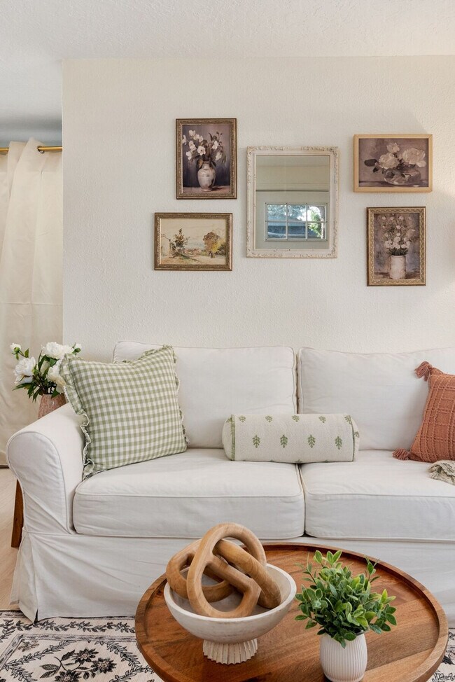 Building Photo - 838 SE Tacoma St