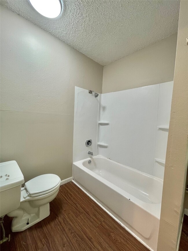 Building Photo - 1125 N Valderas St