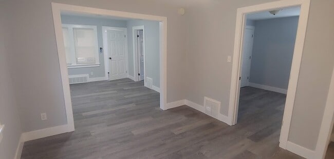 Building Photo - 5807 W Park Hill Ave