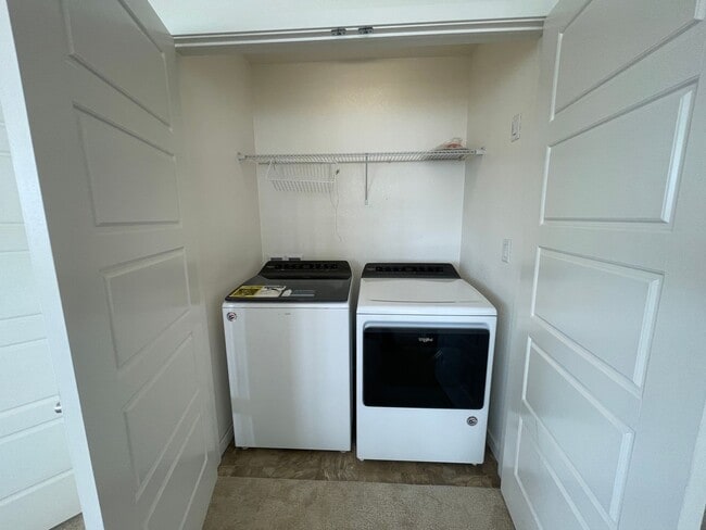 Building Photo - Perfect Location and Perfect Condition!