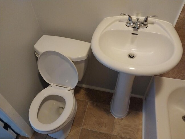 Building Photo - 48 Covell St